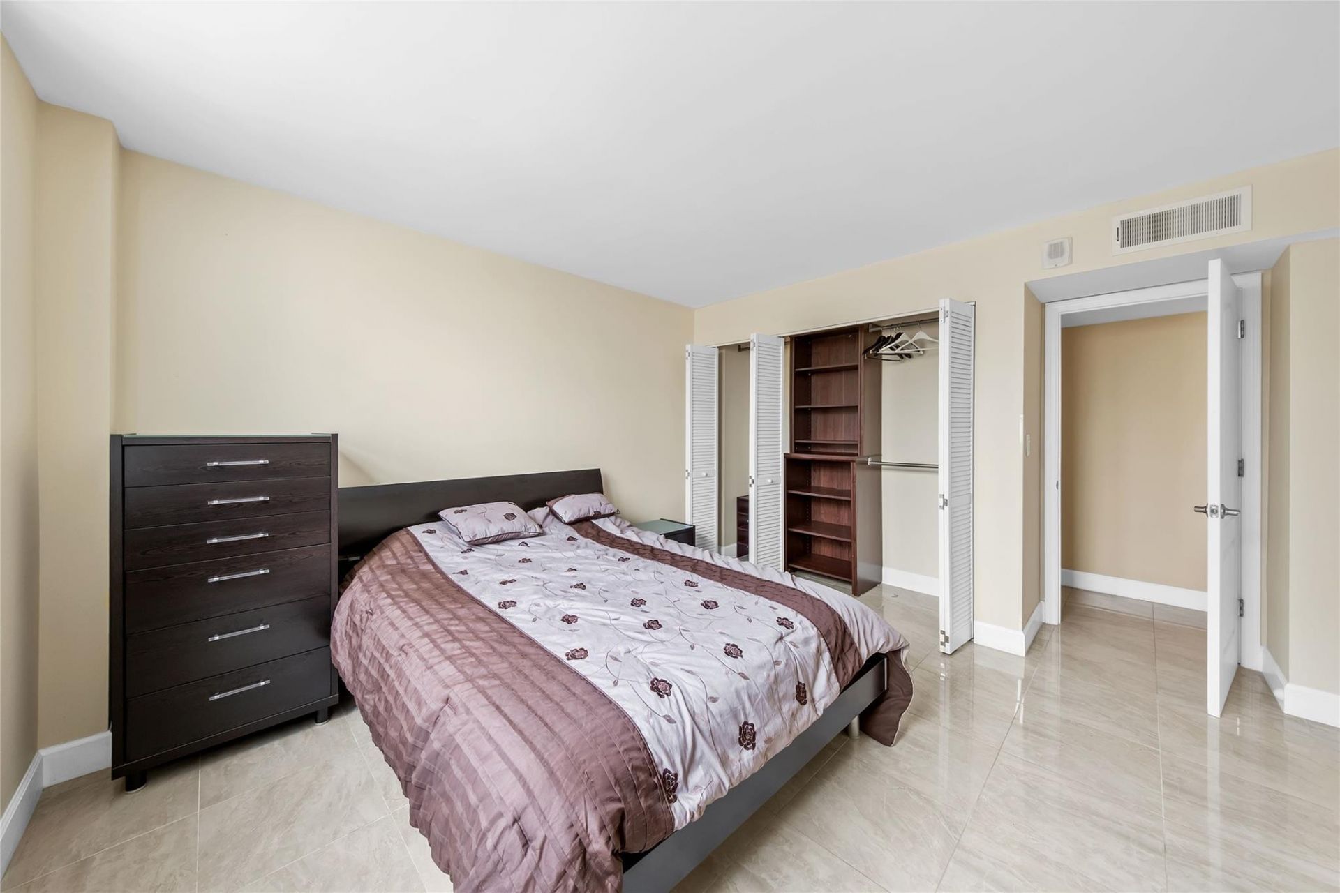 1849 S Ocean Drive, Unit 711, Hallandale Beach, FL 33009 Photo