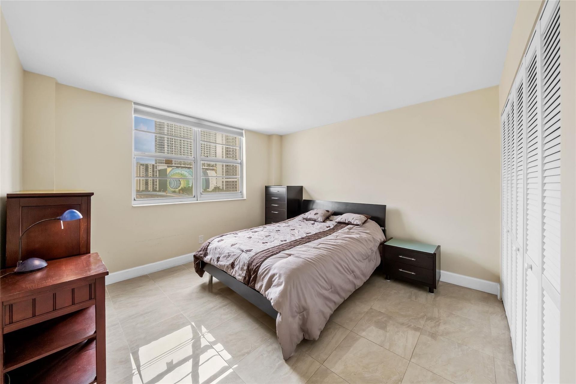 1849 S Ocean Drive, Unit 711, Hallandale Beach, FL 33009 Photo