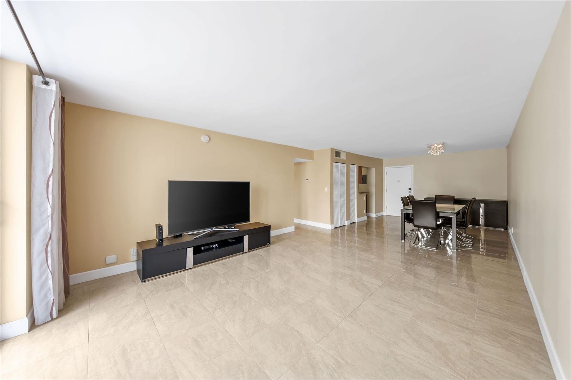 1849 S Ocean Drive, Unit 711, Hallandale Beach, FL 33009 Photo