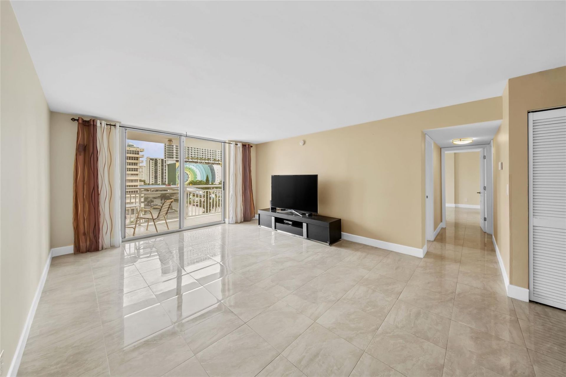 1849 S Ocean Drive, Unit 711, Hallandale Beach, FL 33009 Photo