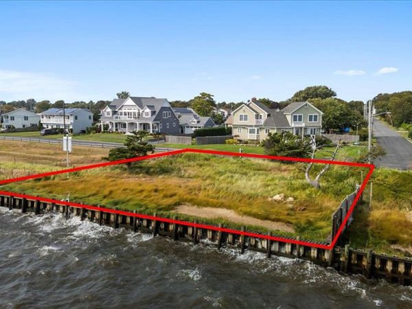 20 S Breeze Drive, East Patchogue, NY 11772