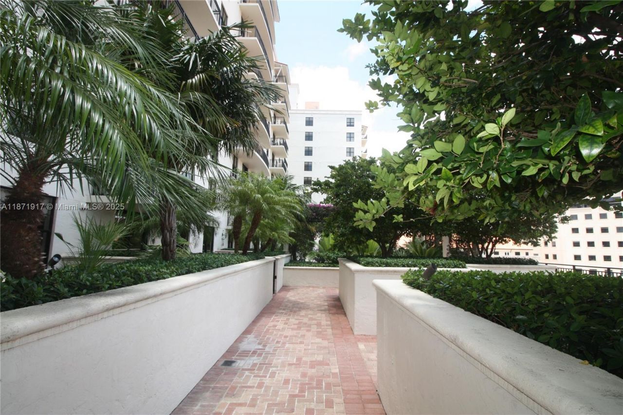 888 S Douglas Rd, Unit 1213, Coral Gables, FL 33134 Photo