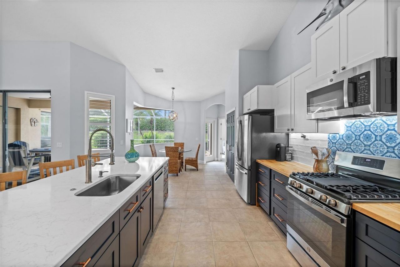 7914 Edmonston Circle, Bradenton, FL 34201 Photo