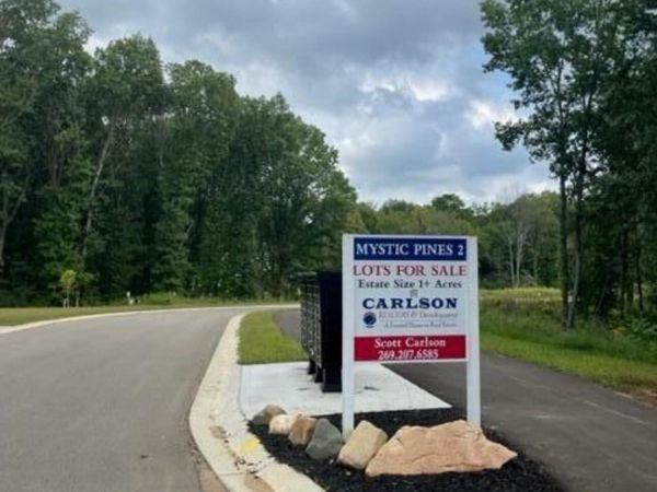 8233 Scots Pine Circle, Unit 33, Kalamazoo, MI 49009