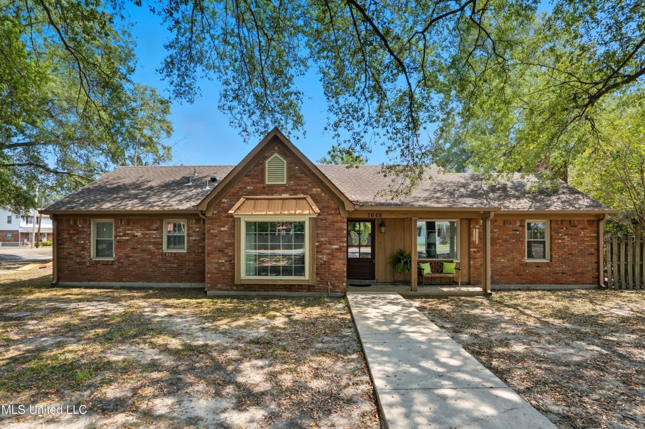 1648 Cummins Avenue Tunica, MS 38676