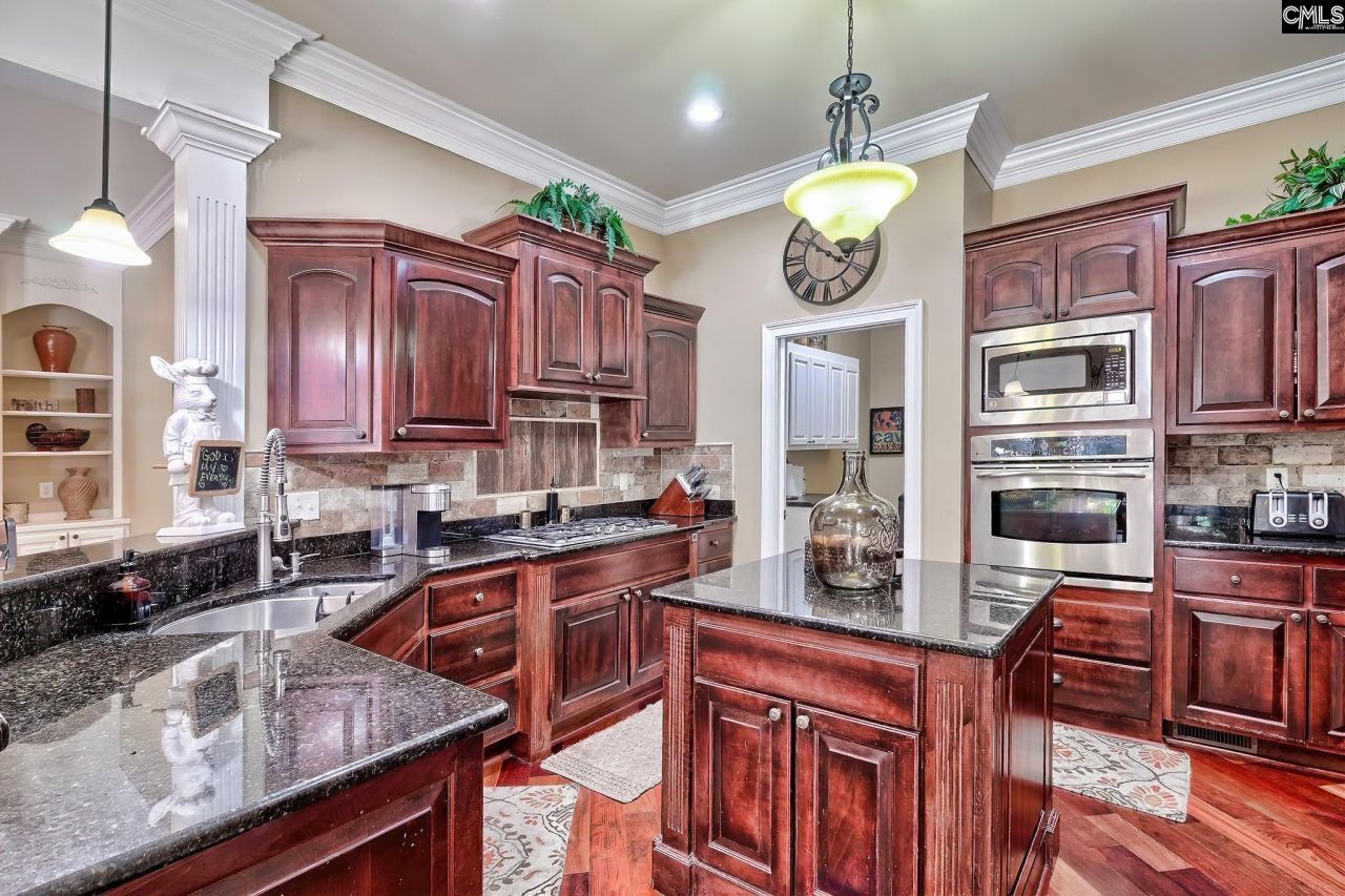 246 Gallantry Drive Photo 10