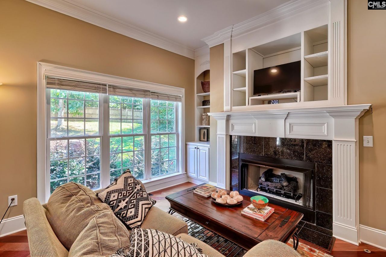 246 Gallantry Drive Photo 12