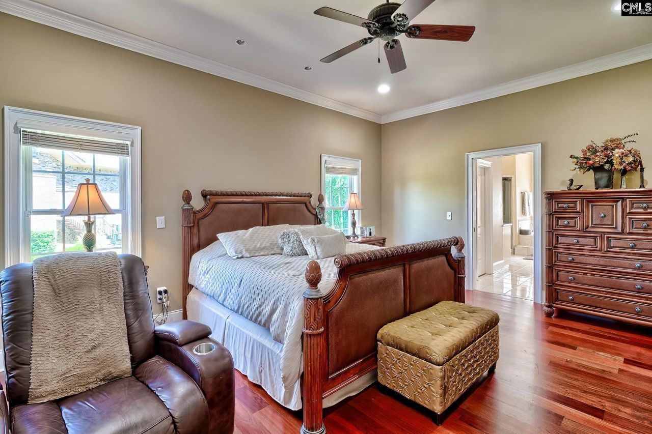 246 Gallantry Drive Photo 16