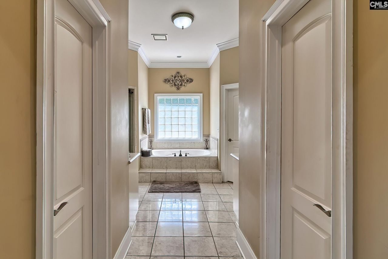 246 Gallantry Drive Photo 17