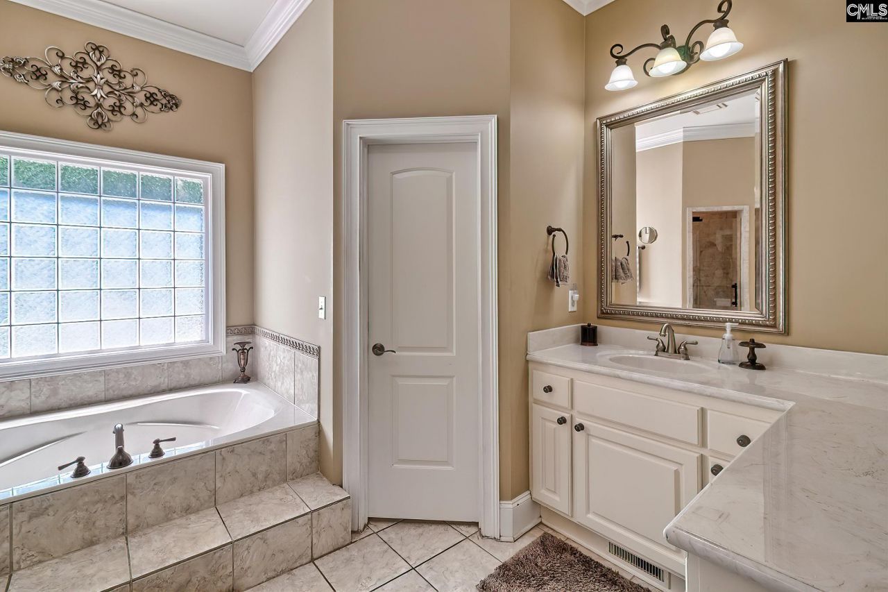 246 Gallantry Drive Photo 19