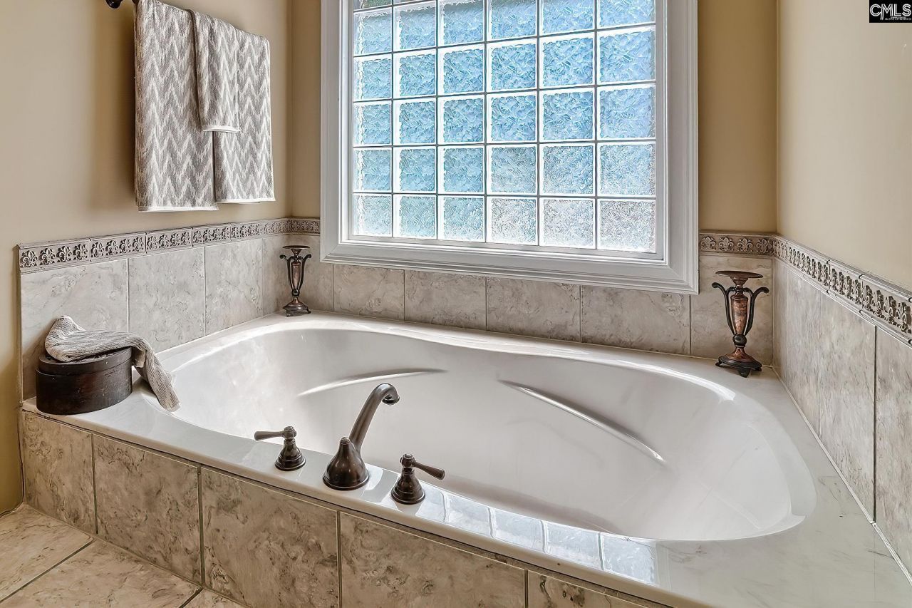 246 Gallantry Drive Photo 20