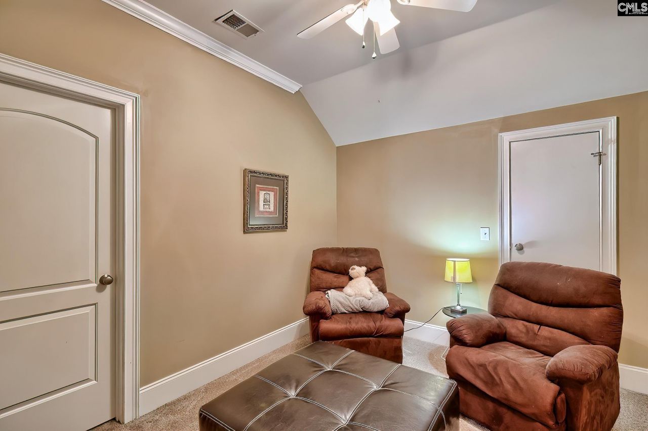 246 Gallantry Drive Photo 26