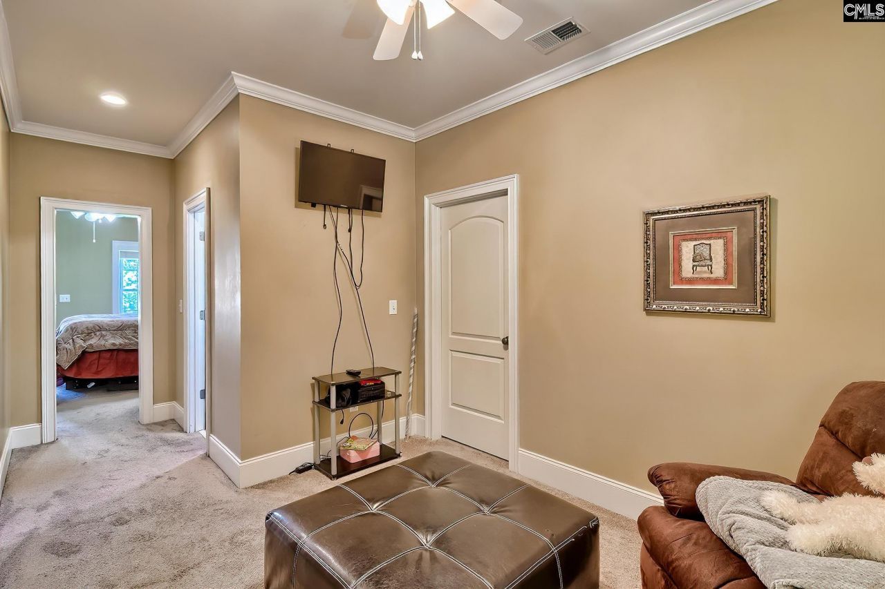 246 Gallantry Drive Photo 27