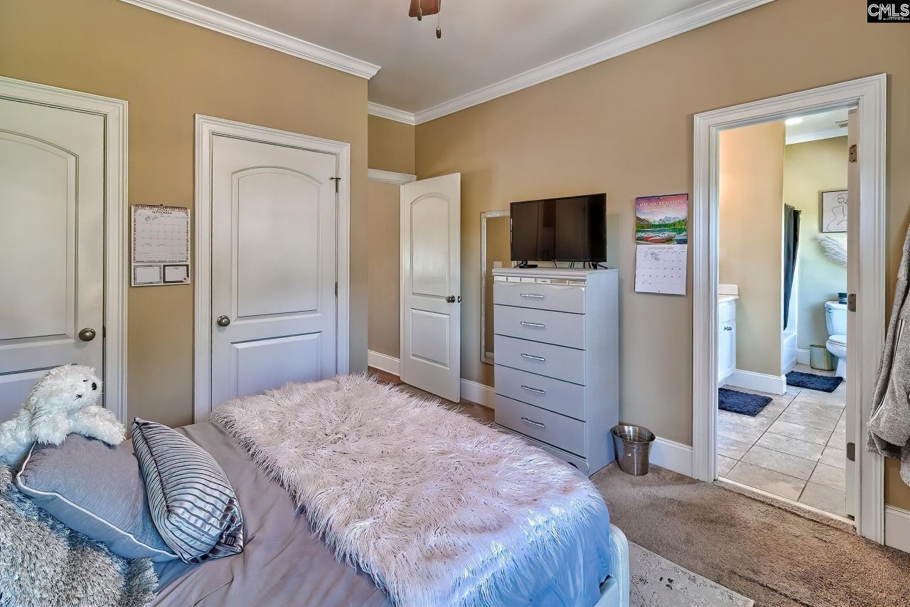 246 Gallantry Drive Photo 30