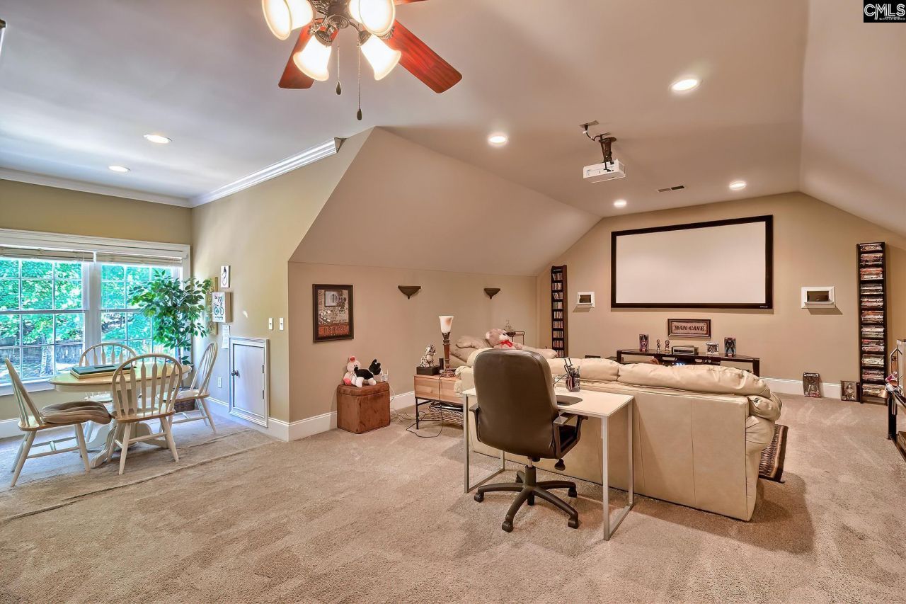 246 Gallantry Drive Photo 37