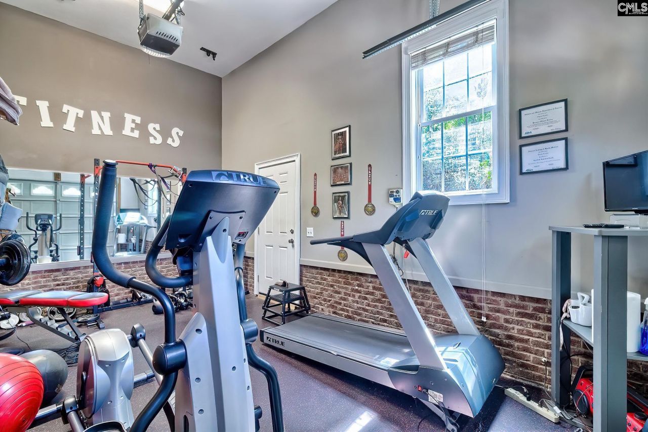 246 Gallantry Drive Photo 40