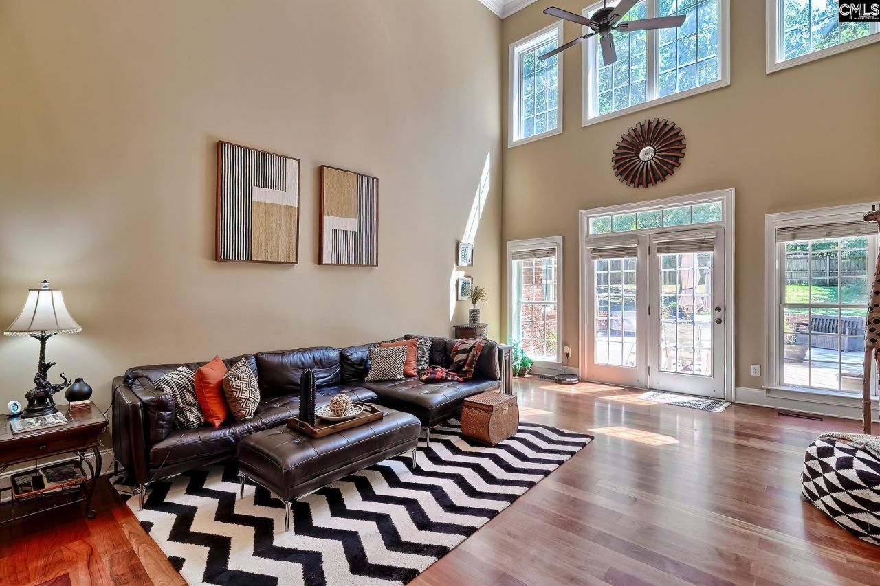 246 Gallantry Drive Photo 7