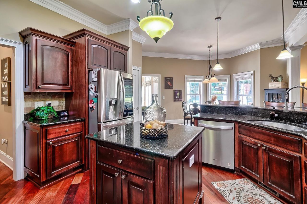 246 Gallantry Drive Photo 9