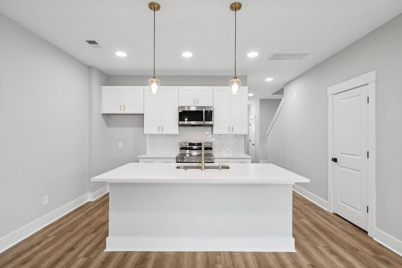 123 Kirkland Street Photo 5