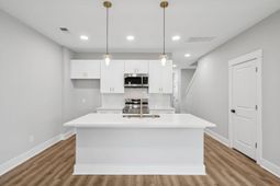 123 Kirkland Street photo 4