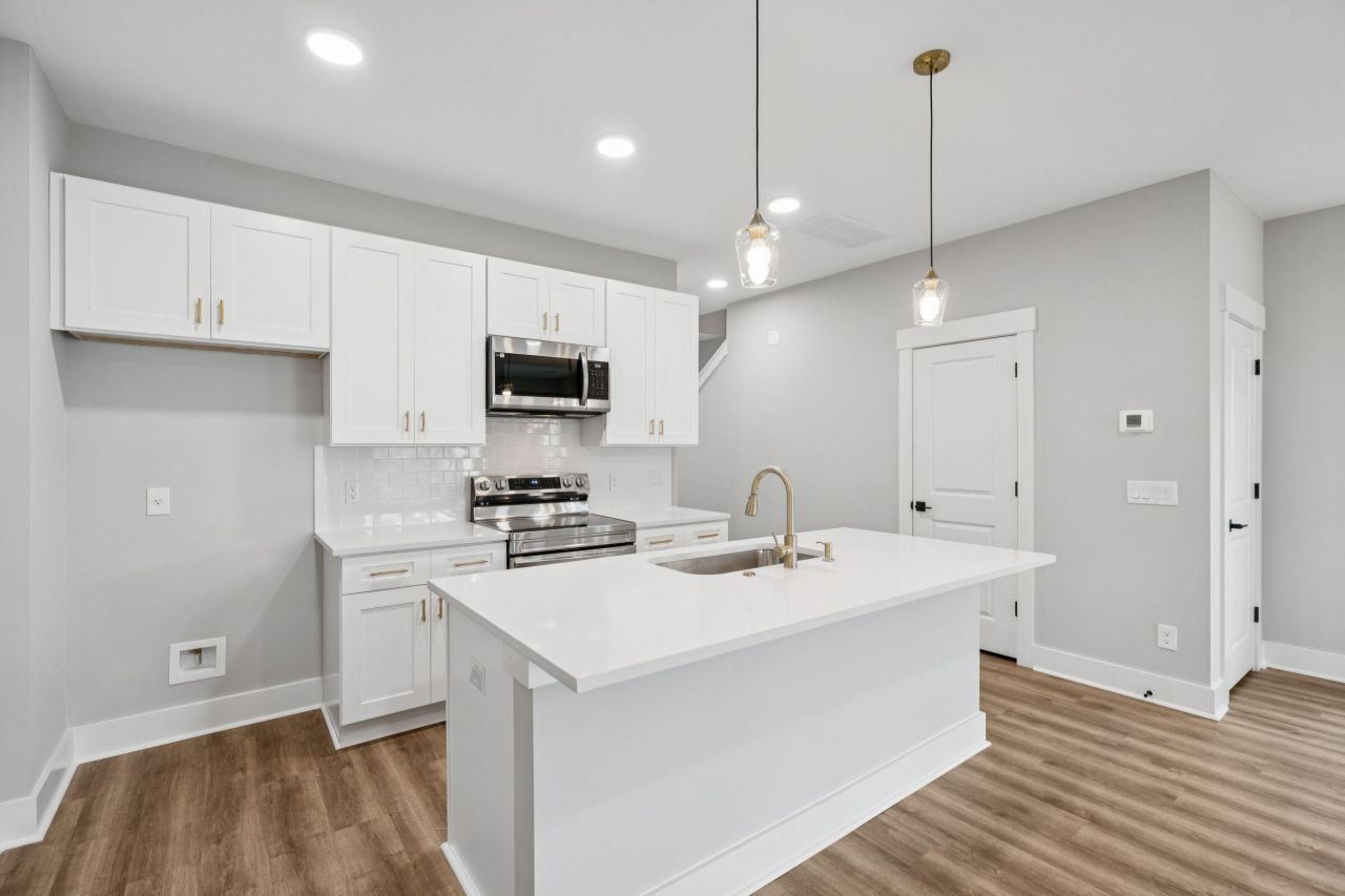 123 Kirkland Street Photo 6