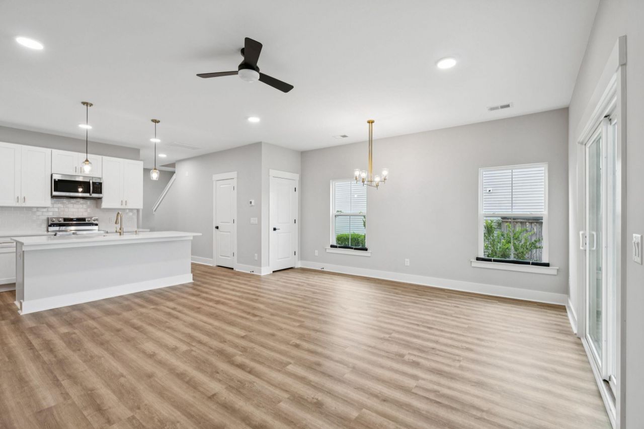 123 Kirkland Street Photo 7