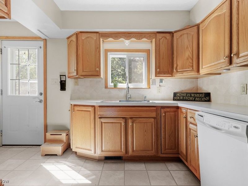 1702 Far View Road, Akron, OH 44312 Photo 11