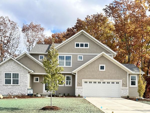 8206 Eagle Peak Drive, Jenison, MI 49428