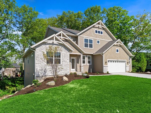 8206 Eagle Peak Drive, Jenison, MI 49428