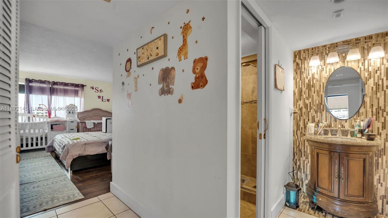 8001 Crespi Blvd, Unit 4B, Miami Beach, FL 33141 Photo