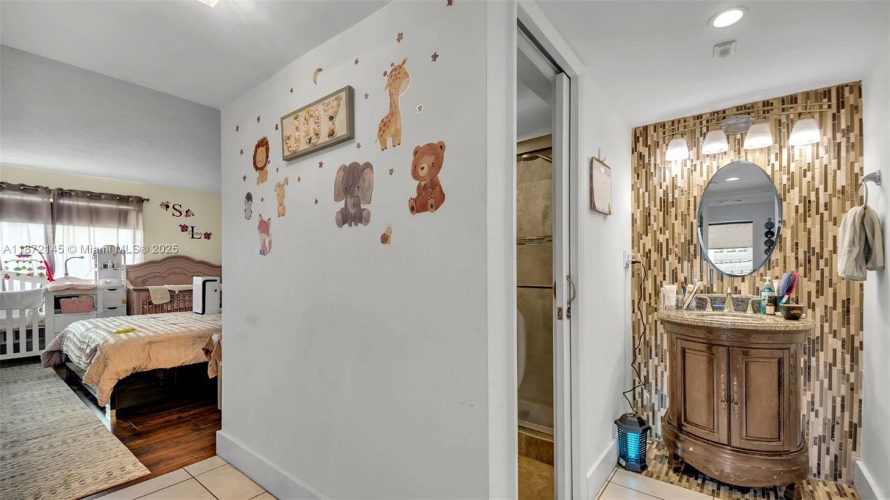 8001 Crespi Blvd, Unit 4B, Miami Beach, FL 33141 Photo