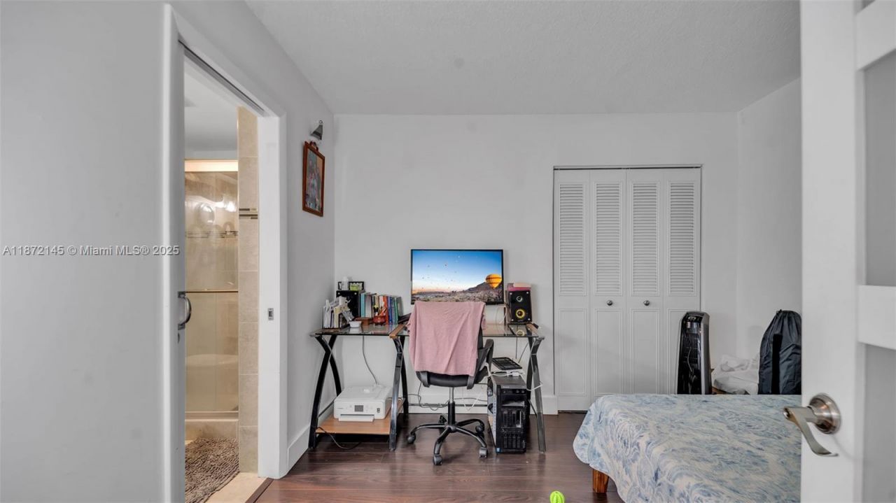 8001 Crespi Blvd, Unit 4B, Miami Beach, FL 33141 Photo