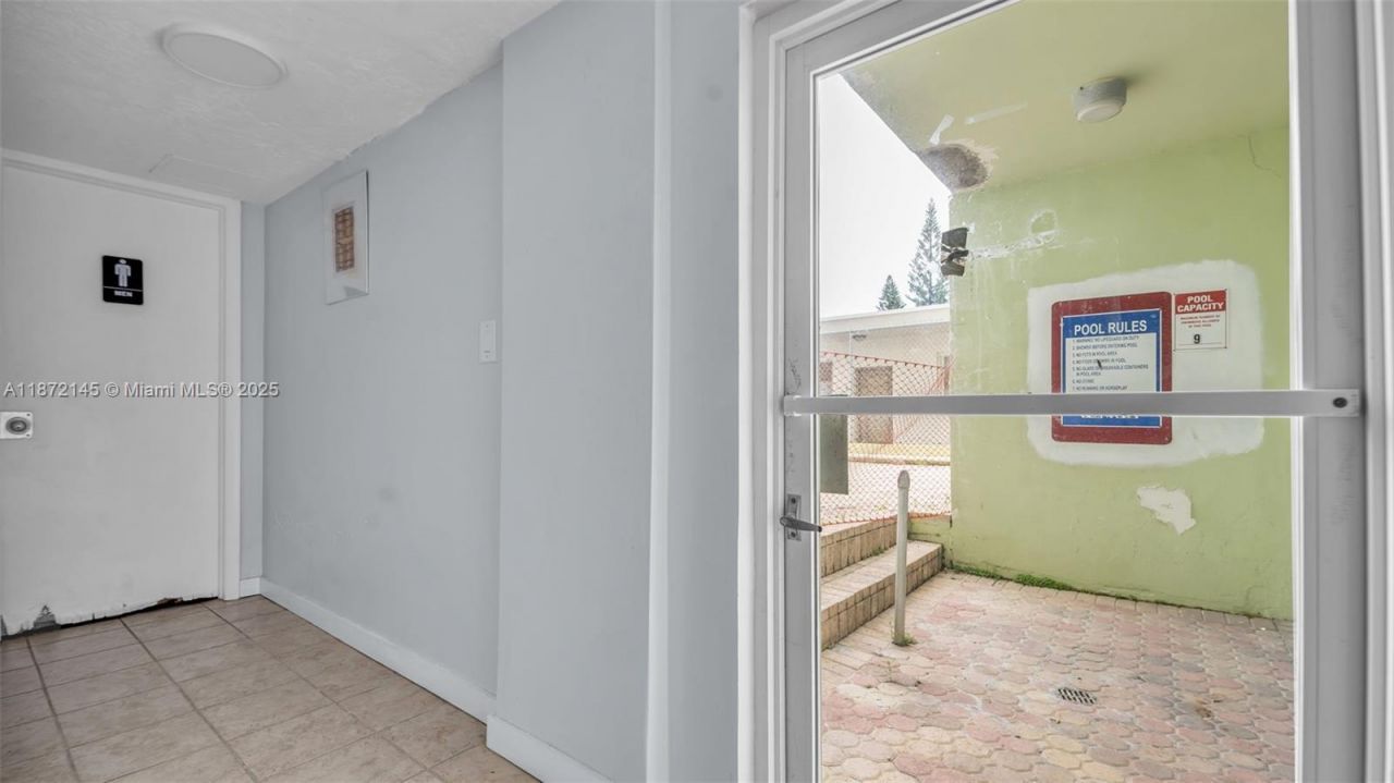 8001 Crespi Blvd, Unit 4B, Miami Beach, FL 33141 Photo