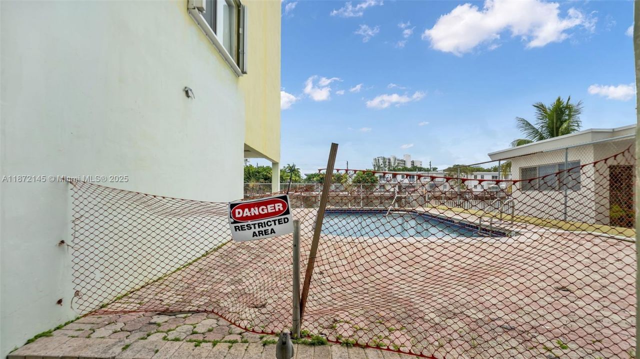 8001 Crespi Blvd, Unit 4B, Miami Beach, FL 33141 Photo