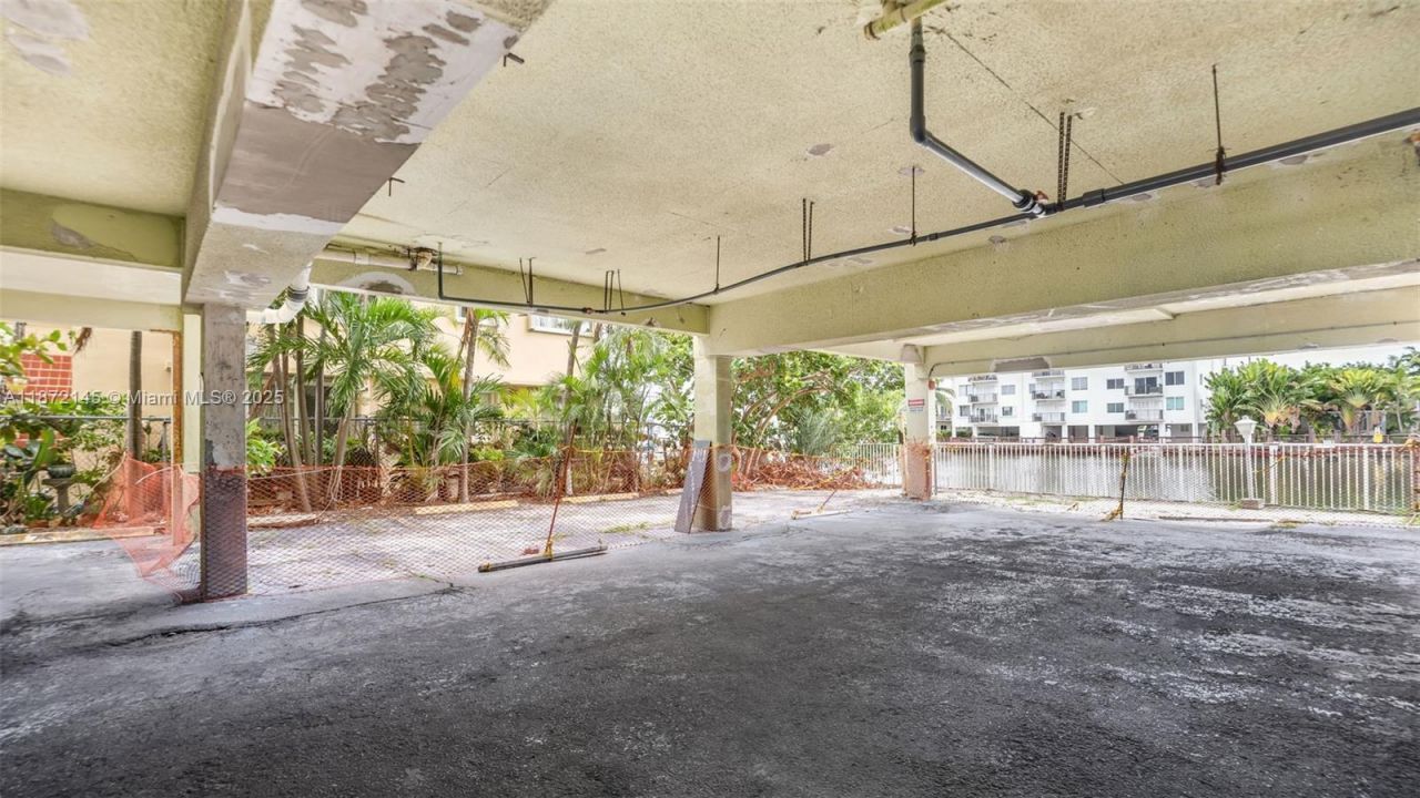 8001 Crespi Blvd, Unit 4B, Miami Beach, FL 33141 Photo