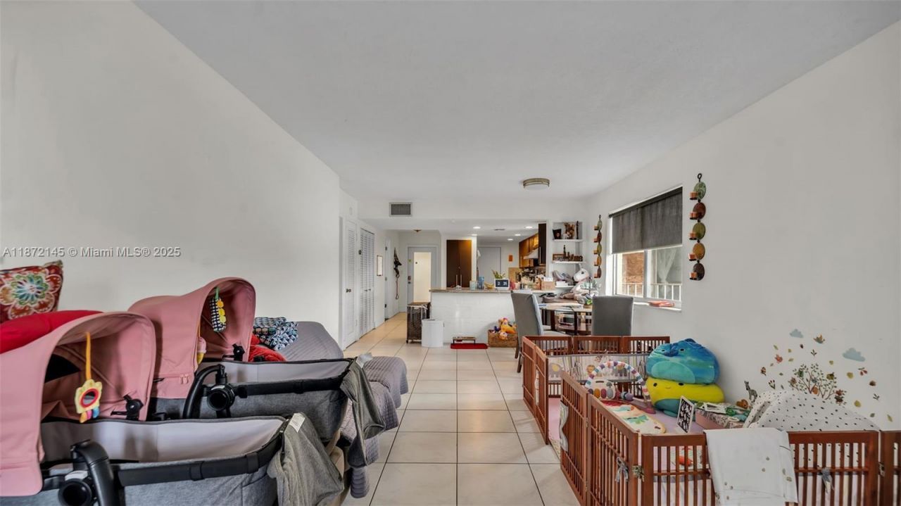 8001 Crespi Blvd, Unit 4B, Miami Beach, FL 33141 Photo