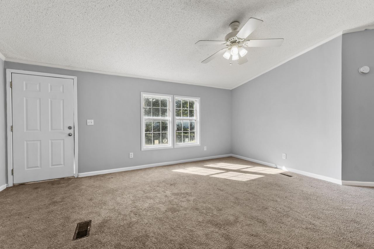 335 Hudson Road Photo 16