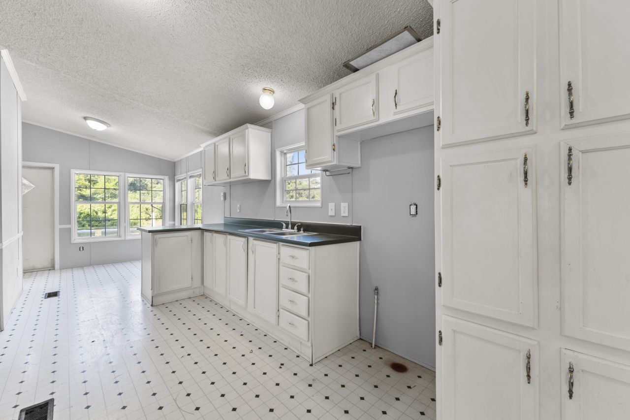 335 Hudson Road Photo 21