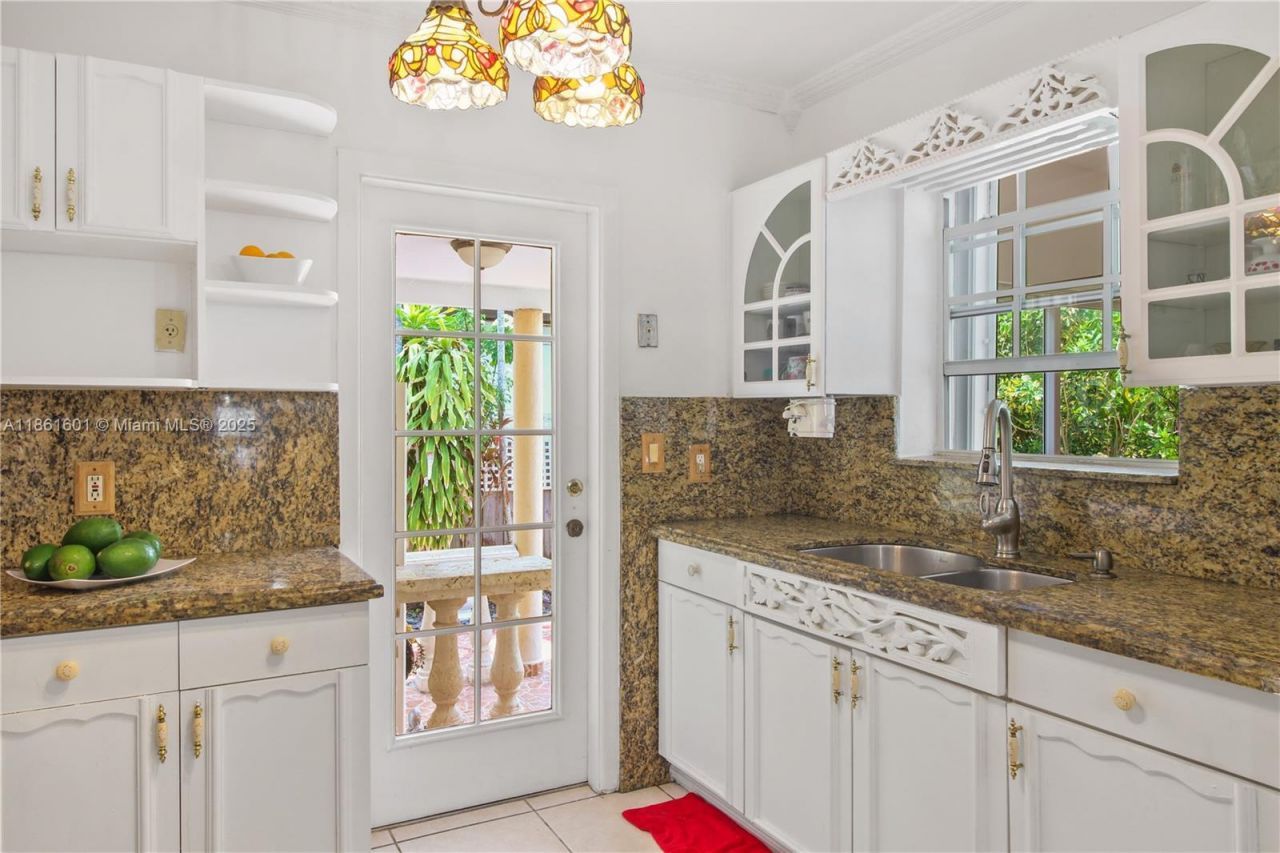 6101 SW 13th Ter, West Miami, FL 33144 Photo