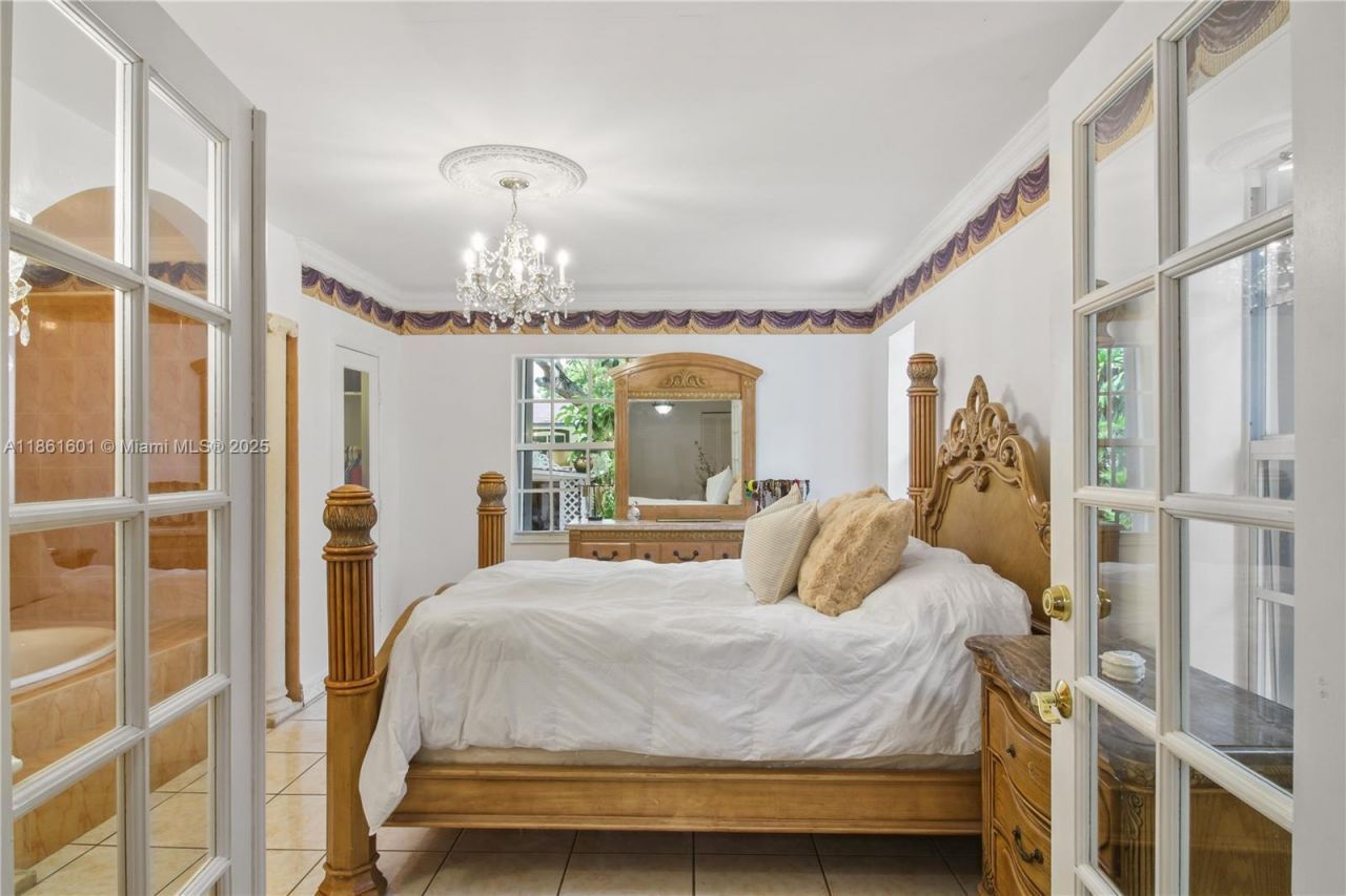 6101 SW 13th Ter, West Miami, FL 33144 Photo