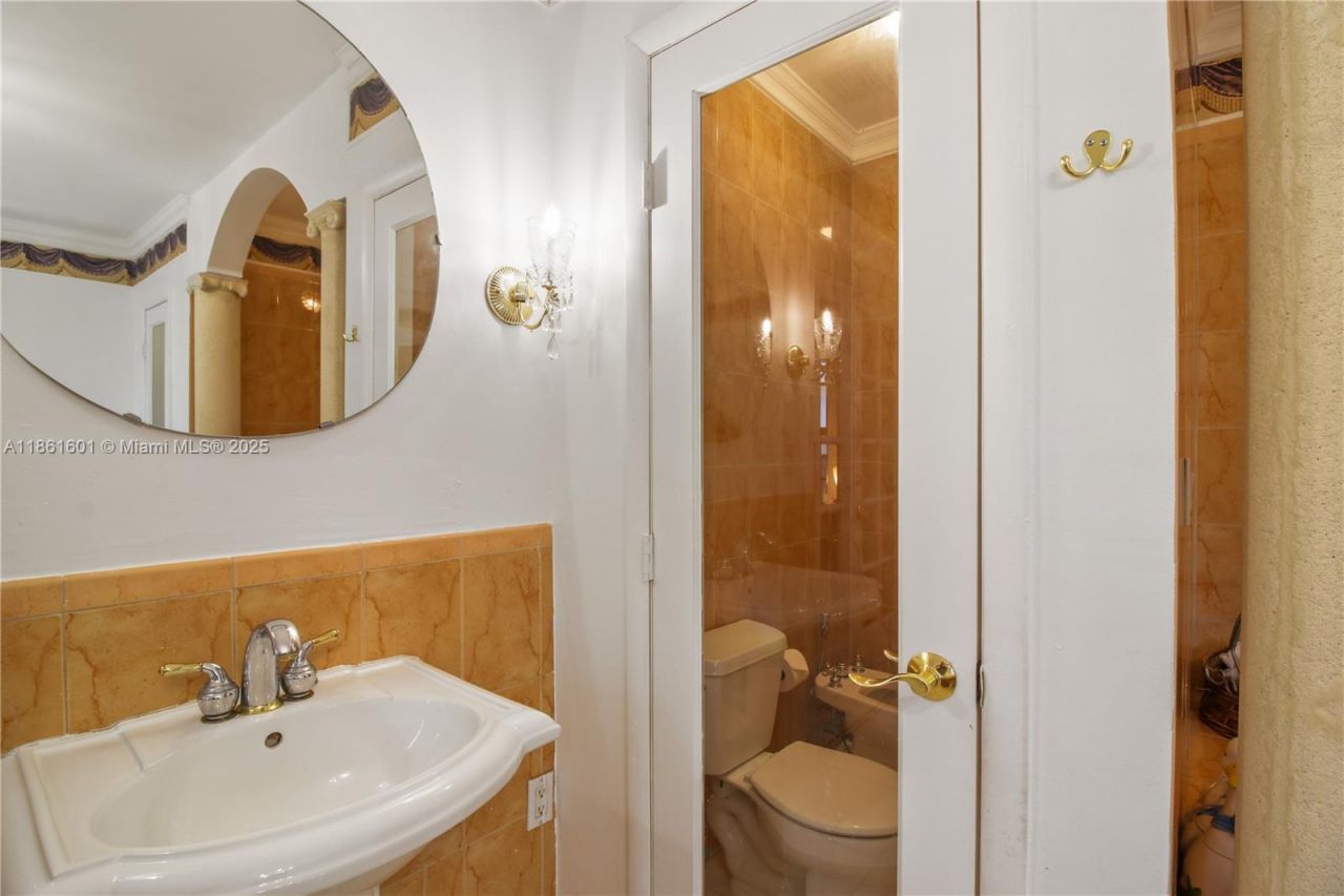 6101 SW 13th Ter, West Miami, FL 33144 Photo