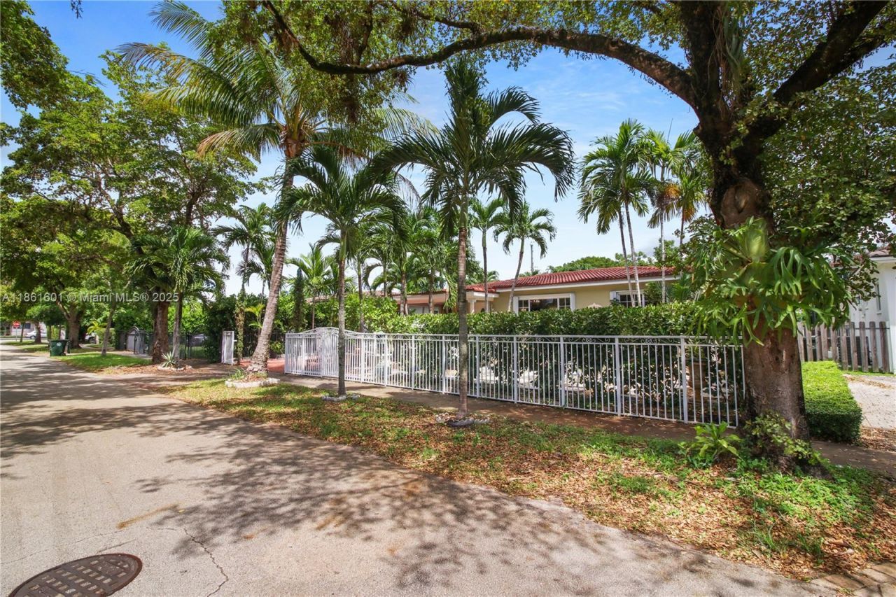 6101 SW 13th Ter, West Miami, FL 33144 Photo