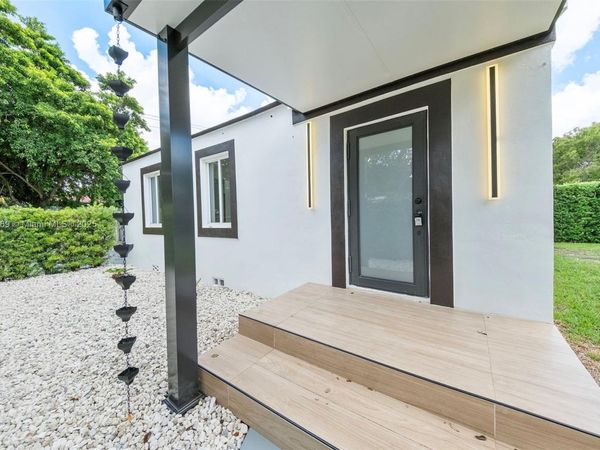 5291 SW 5th St, Miami, FL 33134