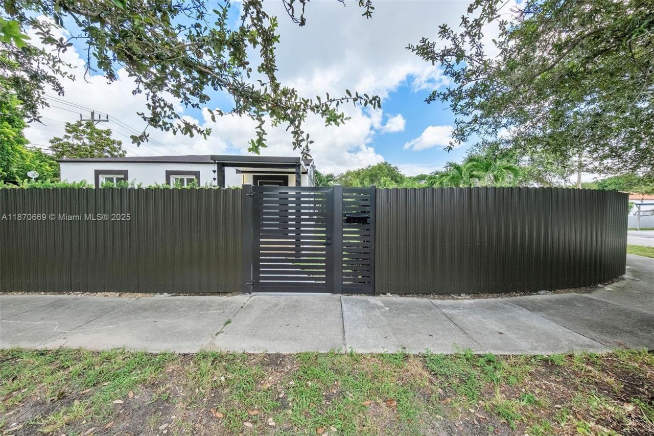 5291 SW 5th St, Miami, FL 33134 Photo