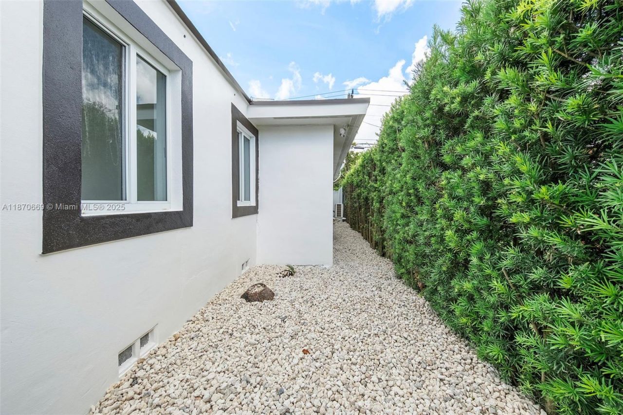 5291 SW 5th St, Miami, FL 33134 Photo