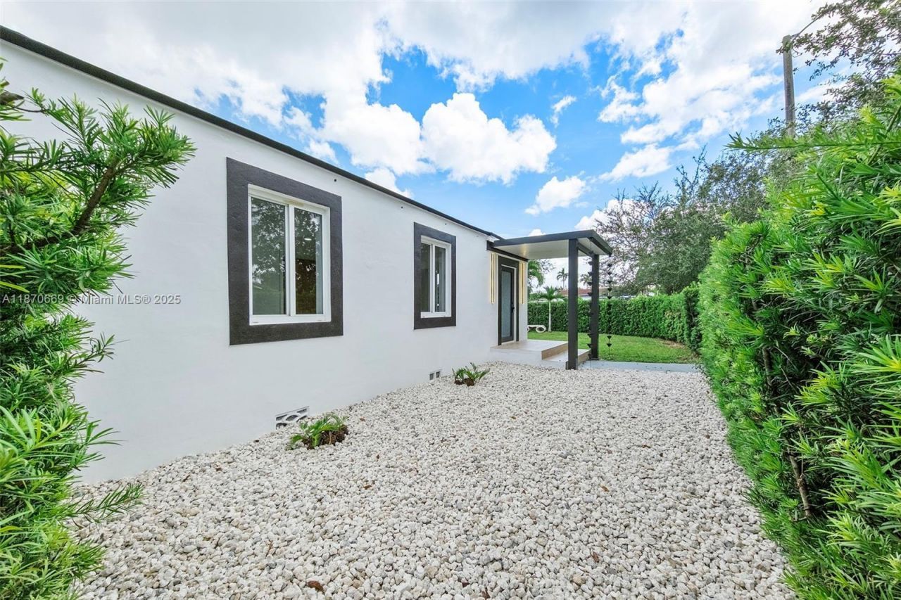 5291 SW 5th St, Miami, FL 33134 Photo