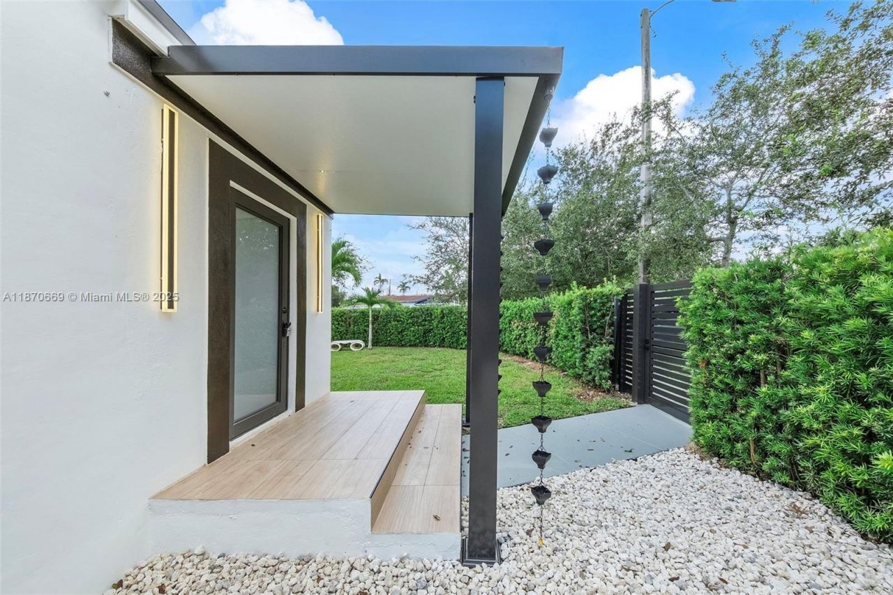 5291 SW 5th St, Miami, FL 33134 Photo