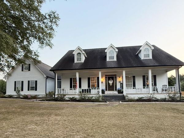 304 Timber Creek Dr, Columbus, MS 39702