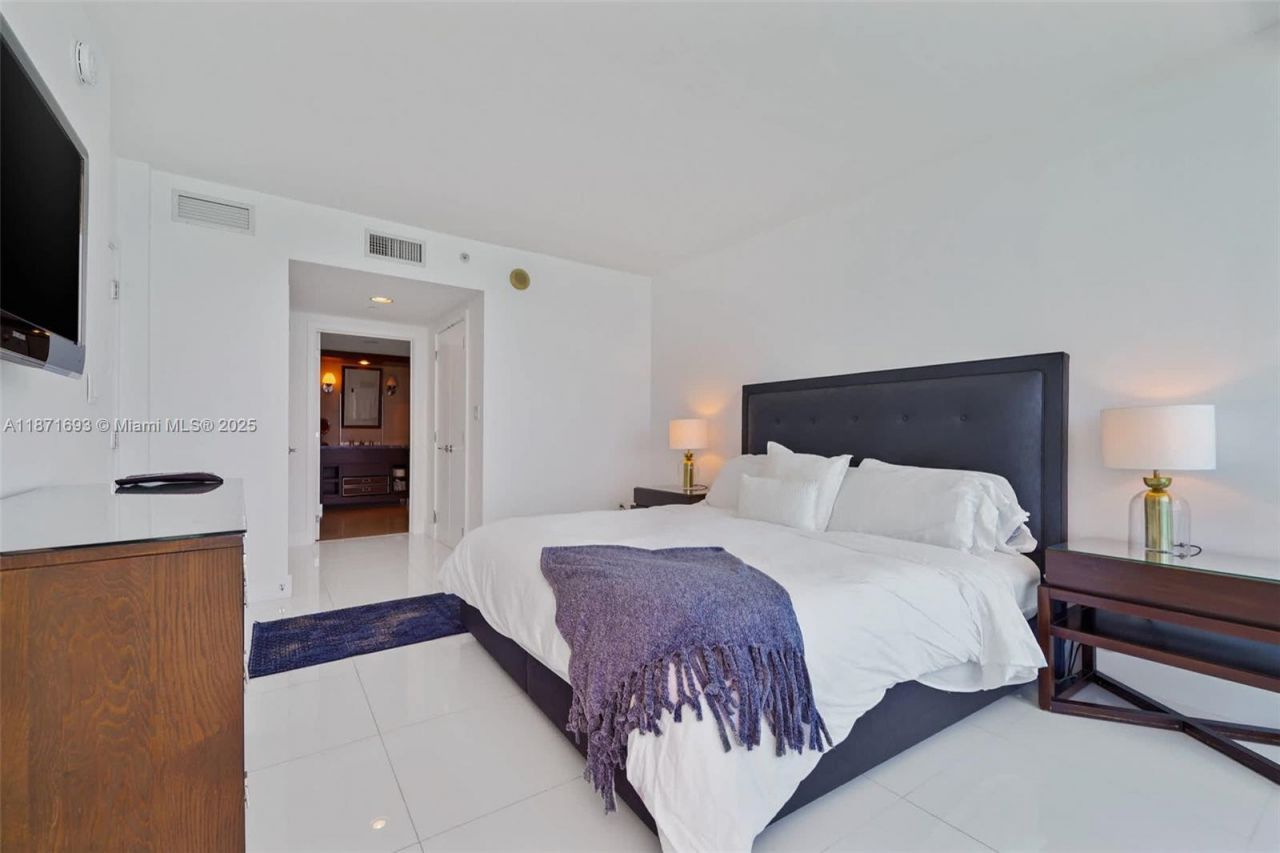 6801 Collins Ave, Unit 1204/1217, Miami Beach, FL 33141 Photo
