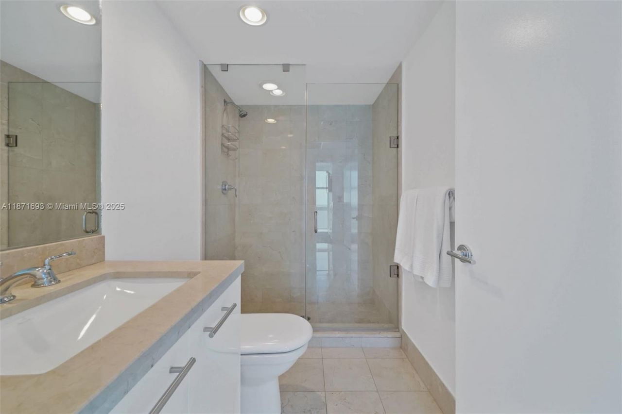 6801 Collins Ave, Unit 1204/1217, Miami Beach, FL 33141 Photo
